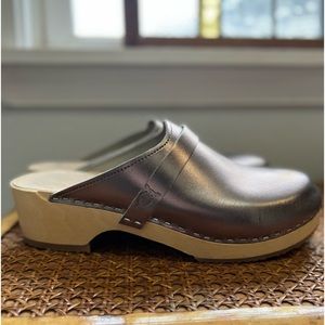 Sangrens Tokyo Gray/platinum clogs